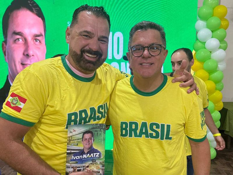O ex-vereador pexêro, o barbudão Douglas Cristino, largou o PDT, foi pro PL e vai ser o coordenador da campanha à reeleição do deputado estadual bocudo e intisicado, Ivan Naatz (PL) (foto: divulgação)